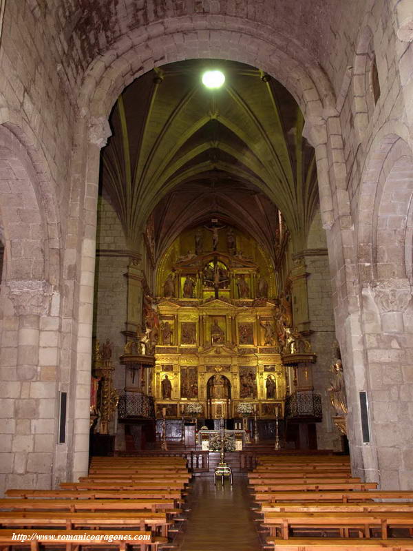 NAVE CENTRAL HACIA LA CABECERA